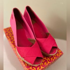 Tory Burch Filipe Wedge, Red|Pink, Size 8.5